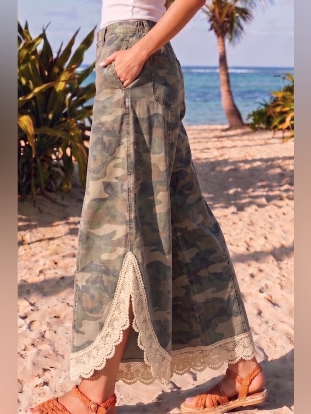 Effortless Boho Vibe: LovLov Lace Tulip Washed Camo Relaxed Fit Jeans Pants - Picture 5 of 6